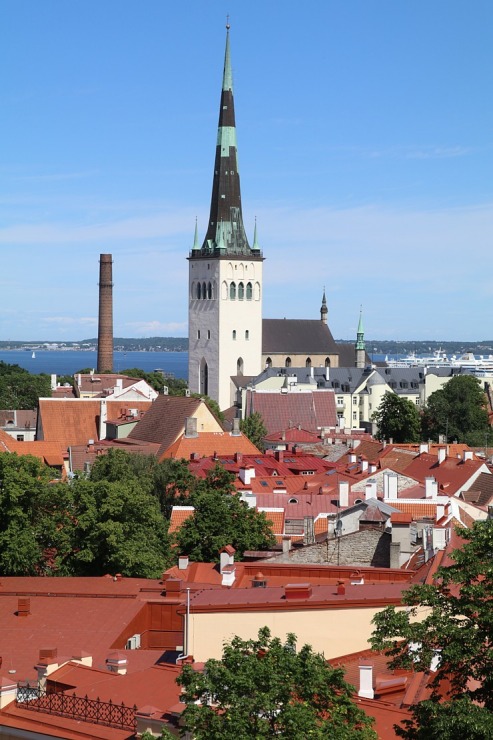 Travelnews.lv fotopiezīmes: Tallinas vecpilsēta slavējas ar viduslaiku torņiem 302757
