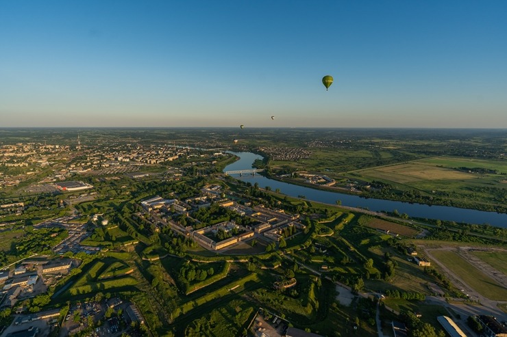 Gaisa balonu šovs Daugavpilī un Daugavpils no putna lidojuma 303238