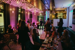 Ar krāšņu ballīti Rīgā tiek atklāts restorāns «Principal» 22