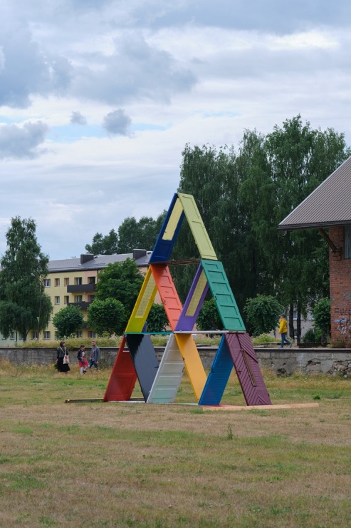 Limbažos atklāta vides mākslas objektu instalācija «Durvis» 305092