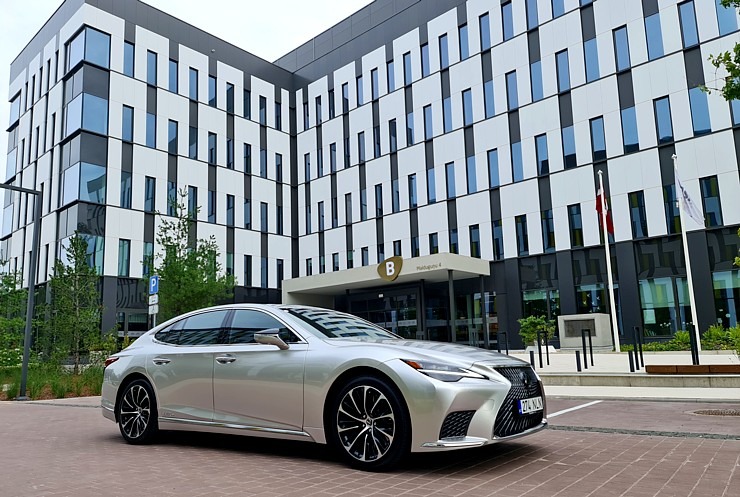 Travelnews.lv apceļo Latviju ar jauno piektās paaudzes «Lexus LS 500h AWD», kas maksā 145 000 eiro Travelnews.lv apceļo Latviju ar jauno piektās paaudzes «Lexus LS 500h AWD», kas maksā 145 000 eiro 305326