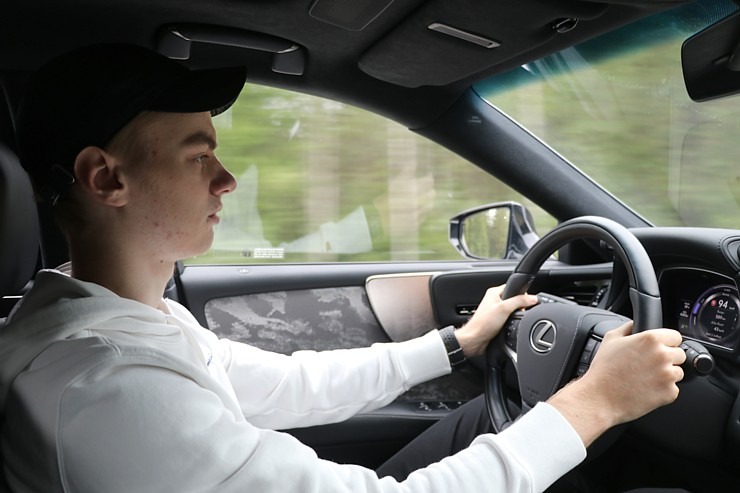 Travelnews.lv apceļo Latviju ar jauno piektās paaudzes «Lexus LS 500h AWD», kas maksā 145 000 eiro Travelnews.lv apceļo Latviju ar jauno piektās paaudzes «Lexus LS 500h AWD», kas maksā 145 000 eiro 305329