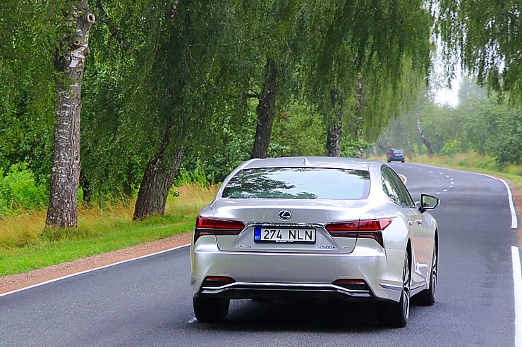 Travelnews.lv apceļo Latviju ar jauno piektās paaudzes «Lexus LS 500h AWD», kas maksā 145 000 eiro Travelnews.lv apceļo Latviju ar jauno piektās paaudzes «Lexus LS 500h AWD», kas maksā 145 000 eiro 305330