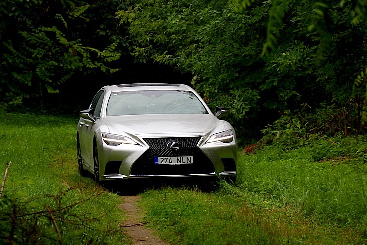Travelnews.lv apceļo Latviju ar jauno piektās paaudzes «Lexus LS 500h AWD», kas maksā 145 000 eiro Travelnews.lv apceļo Latviju ar jauno piektās paaudzes «Lexus LS 500h AWD», kas maksā 145 000 eiro 305332