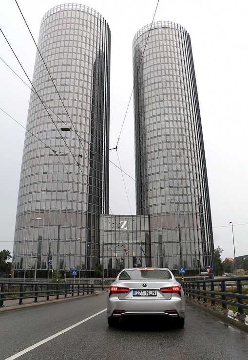 Travelnews.lv apceļo Latviju ar jauno piektās paaudzes «Lexus LS 500h AWD», kas maksā 145 000 eiro 305336