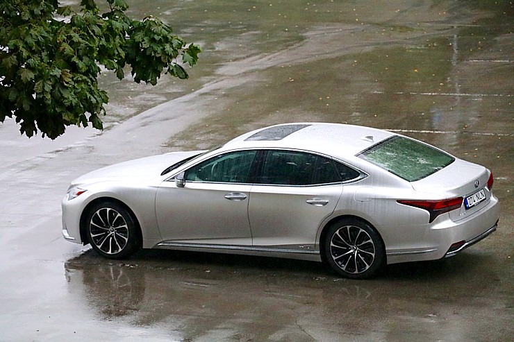 Travelnews.lv apceļo Latviju ar jauno piektās paaudzes «Lexus LS 500h AWD», kas maksā 145 000 eiro Travelnews.lv apceļo Latviju ar jauno piektās paaudzes «Lexus LS 500h AWD», kas maksā 145 000 eiro 305338