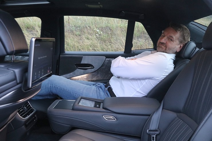 Travelnews.lv apceļo Latviju ar jauno piektās paaudzes «Lexus LS 500h AWD», kas maksā 145 000 eiro Travelnews.lv apceļo Latviju ar jauno piektās paaudzes «Lexus LS 500h AWD», kas maksā 145 000 eiro 305342