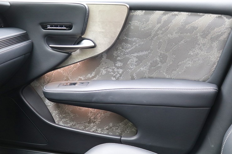 Travelnews.lv apceļo Latviju ar jauno piektās paaudzes «Lexus LS 500h AWD», kas maksā 145 000 eiro Travelnews.lv apceļo Latviju ar jauno piektās paaudzes «Lexus LS 500h AWD», kas maksā 145 000 eiro 305345