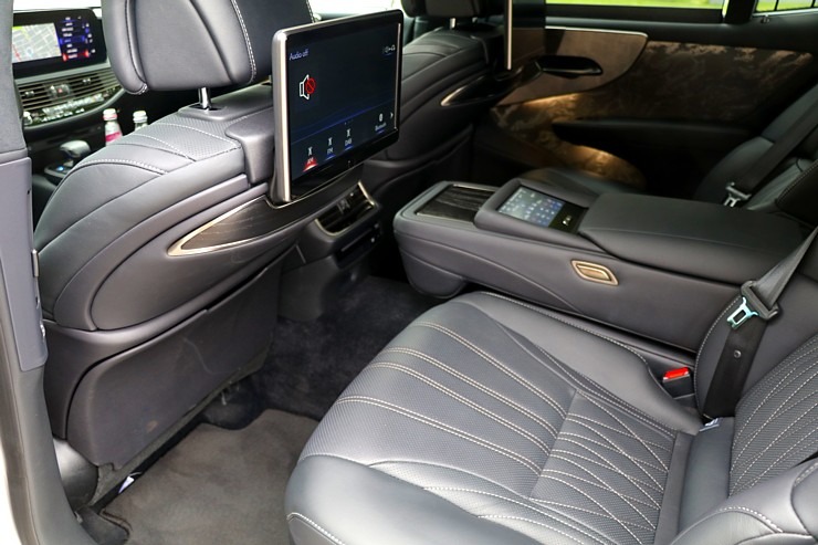 Travelnews.lv apceļo Latviju ar jauno piektās paaudzes «Lexus LS 500h AWD», kas maksā 145 000 eiro Travelnews.lv apceļo Latviju ar jauno piektās paaudzes «Lexus LS 500h AWD», kas maksā 145 000 eiro 305347