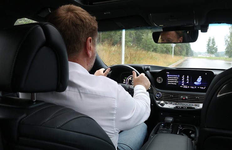 Travelnews.lv apceļo Latviju ar jauno piektās paaudzes «Lexus LS 500h AWD», kas maksā 145 000 eiro Travelnews.lv apceļo Latviju ar jauno piektās paaudzes «Lexus LS 500h AWD», kas maksā 145 000 eiro 305352