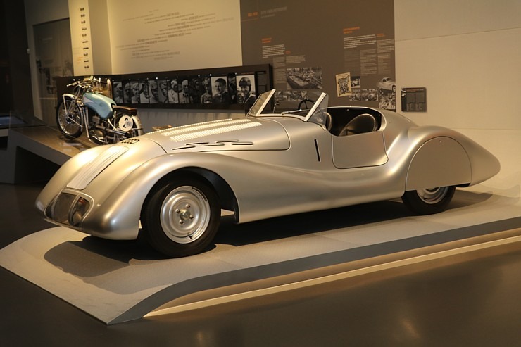 «August Horch Museum Zwickau»: zīmola «Audi» spēkrati piedalās Otrajā pasaules karā un sporta trasēs 305381