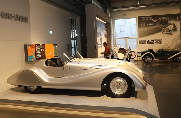 «August Horch Museum Zwickau»: zīmola «Audi» spēkrati piedalās Otrajā pasaules karā un sporta trasēs 305384