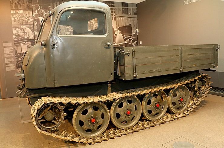 «August Horch Museum Zwickau»: zīmola «Audi» spēkrati piedalās Otrajā pasaules karā un sporta trasēs 305365