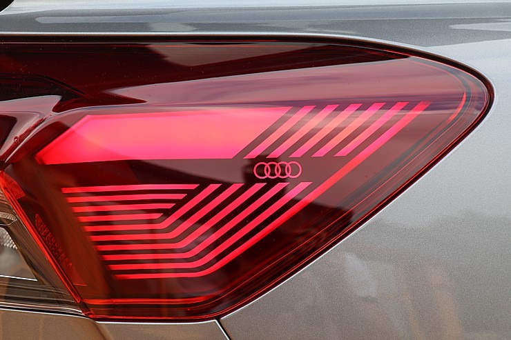 Latvijā tiek prezentēts «Audi» tautas klases jaunais spēkrats «Audi Q4 e-tron» 305625