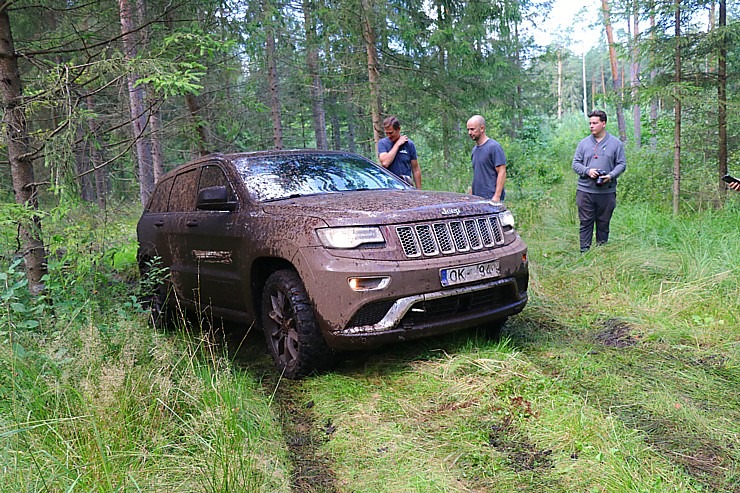 Travelnews.lv kopā ar autodīleri «Autobrava» Latvijas bezceļos izdzen jaunos «Jeep» spēkratus 305714