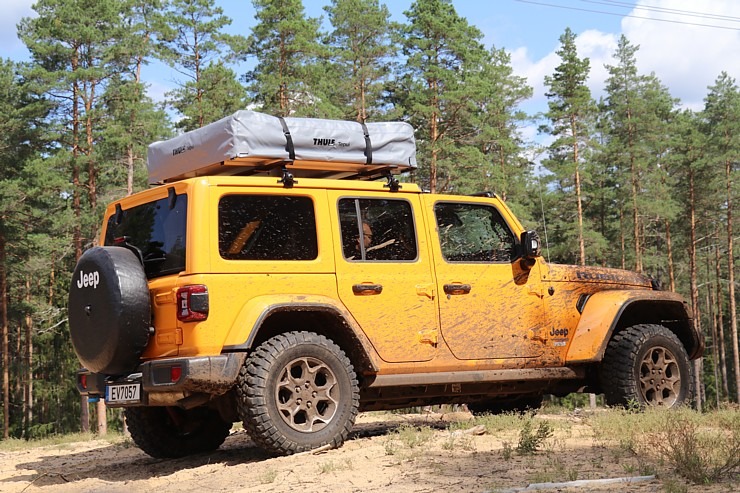 Travelnews.lv kopā ar autodīleri «Autobrava» Latvijas bezceļos izdzen jaunos «Jeep» spēkratus 305730