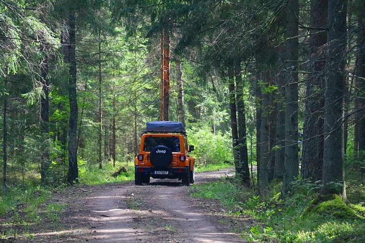 Travelnews.lv kopā ar autodīleri «Autobrava» Latvijas bezceļos izdzen jaunos «Jeep» spēkratus 305706