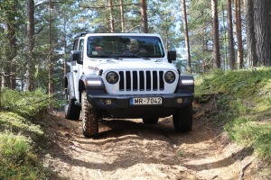 Travelnews.lv kopā ar autodīleri «Autobrava» Latvijas bezceļos izdzen jaunos «Jeep» spēkratus 16