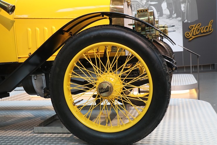 Te, Cvikavā, dzima zīmols «Audi», bet par to «August Horch Museum Zwickau» 305752