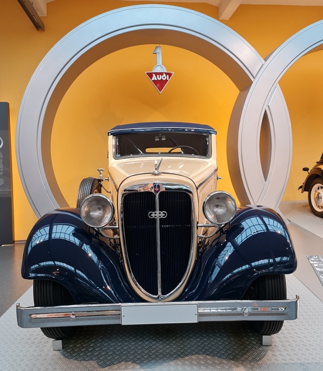 Te, Cvikavā, dzima zīmols «Audi», bet par to «August Horch Museum Zwickau» 305760