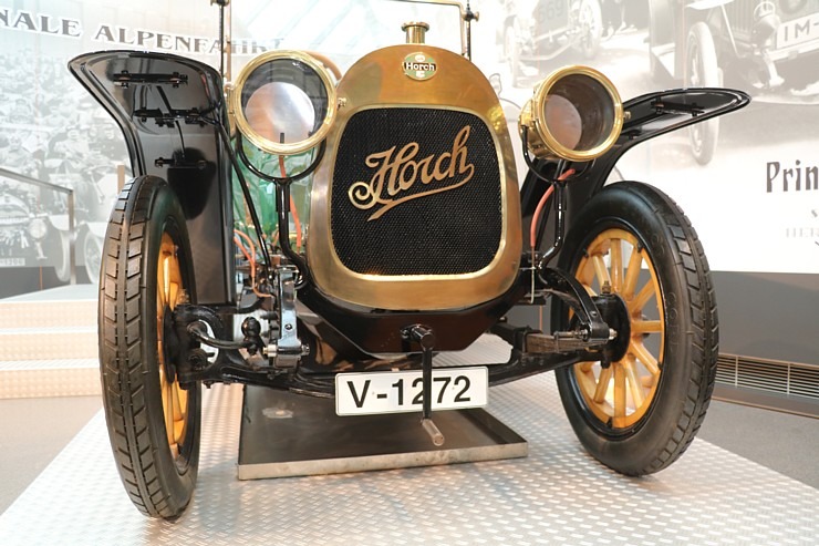 Te, Cvikavā, dzima zīmols «Audi», bet par to «August Horch Museum Zwickau» 305762