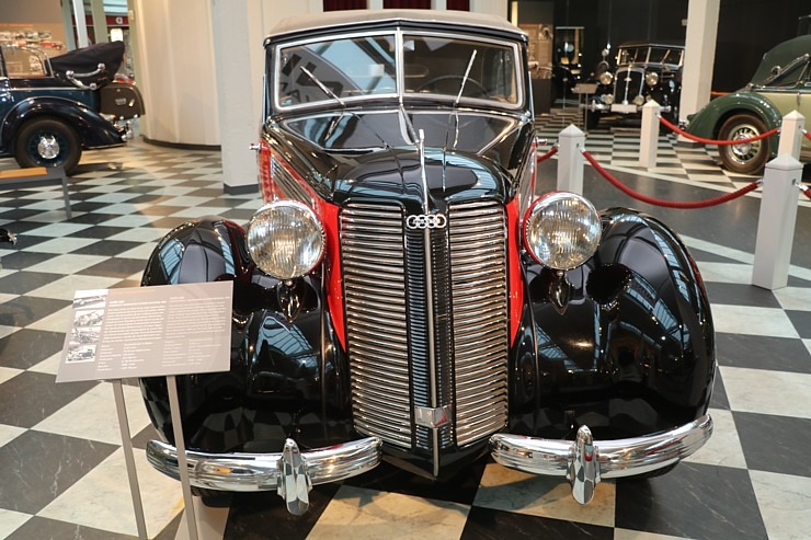 Te, Cvikavā, dzima zīmols «Audi», bet par to «August Horch Museum Zwickau» 305763