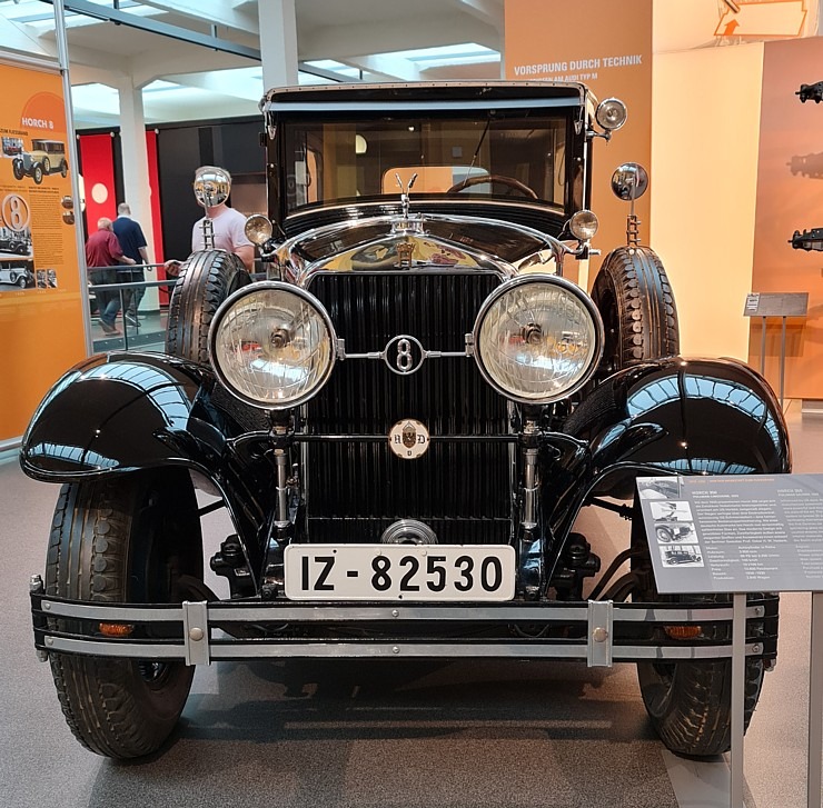 Te, Cvikavā, dzima zīmols «Audi», bet par to «August Horch Museum Zwickau» 305764