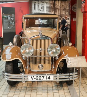Te, Cvikavā, dzima zīmols «Audi», bet par to «August Horch Museum Zwickau» 16