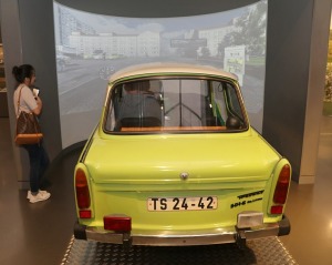 Cvikavas «Audi» un «Trabant» muzejā «August Horch Museum Zwickau» var arī apprecēties 18