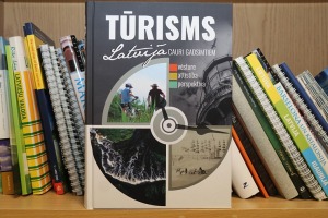 Biznesa augstskolā «Turība» tiek prezentēta nopietna un apjomīga grāmata «Tūrisms Latvijā cauri gadsimtiem» 1