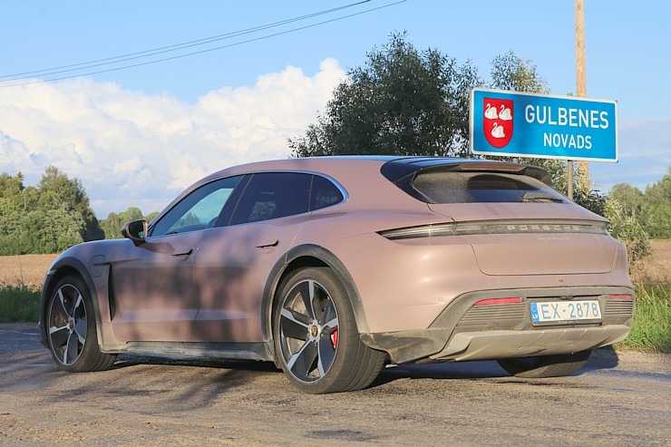 Travelnews.lv apceļo Vidzemi ar elektrisko un jaudīgo «Porsche Taycan 4S Cross Turismo» 306327
