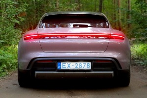 Travelnews.lv apceļo Vidzemi ar elektrisko un jaudīgo «Porsche Taycan 4S Cross Turismo» 30