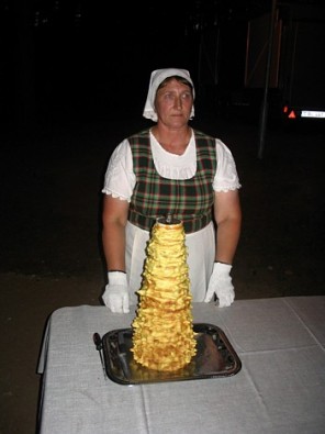 Lietuviešu tautiskais pīrāgs no olām ir gatavs 16488