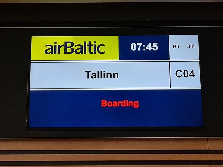 Travelnews.lv lido ar «airBaltic» no Rīgas uz Tallinu caur Helsinkiem biezās miglas dēļ 306903