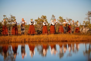 32 deju kolektīvi no dažādiem Latvijas novadiem dejo Lielajā Ķemeru tīrelī. Foto: Artis Veigurs 9