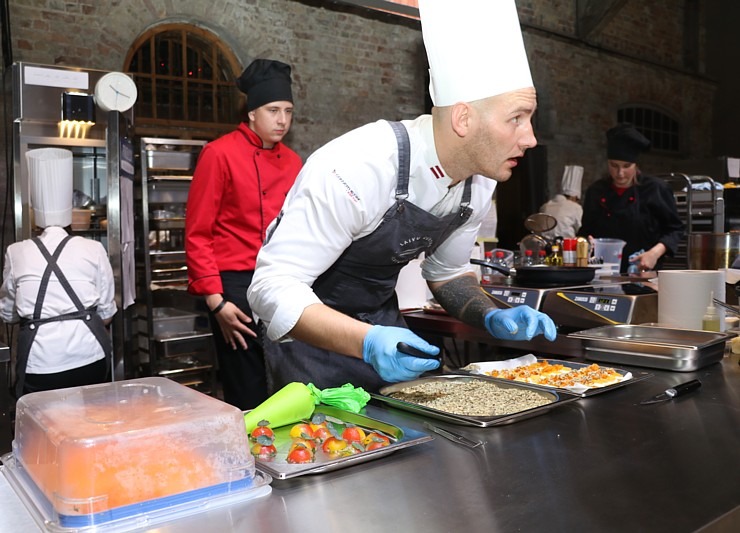 Ieskaties pavāru konkursa «Latvijas gada pavārs 2021 /Latvijas gada pavārzellis 2021» aizkulisēs 308196