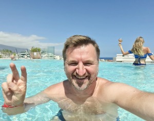 Travelnews.lv izbauda luksus viesnīcas «Hotel Vulcano» jumta baseinu ar skatu uz Kosta Adehe Tenerifē 10