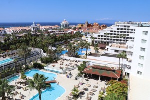Travelnews.lv izbauda luksus viesnīcas «Hotel Vulcano» jumta baseinu ar skatu uz Kosta Adehe Tenerifē 12