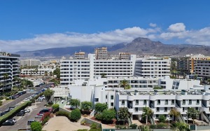 Travelnews.lv izbauda luksus viesnīcas «Hotel Vulcano» jumta baseinu ar skatu uz Kosta Adehe Tenerifē 15