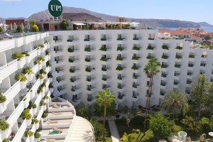 Travelnews.lv izbauda luksus viesnīcas «Hotel Vulcano» jumta baseinu ar skatu uz Kosta Adehe Tenerifē 16
