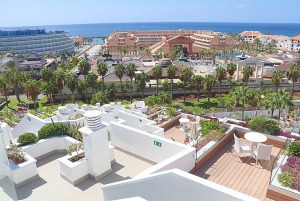 Travelnews.lv izbauda luksus viesnīcas «Hotel Vulcano» jumta baseinu ar skatu uz Kosta Adehe Tenerifē 18