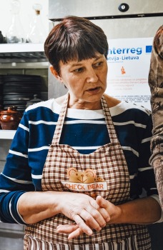 Latgalieši projekta «Local foods» ietvaros klātienē iepazīst Tomasa Godiņa pavārmākslu. Foto: Inga Pudnika-Skerškāne 15