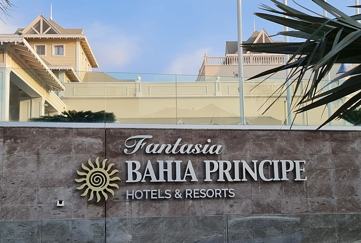 Iepazīstam ģimeņu laimīgāko viesnīcu «Fantasia Bahia Principe Tenerife» un tās priekšnesumus 308965