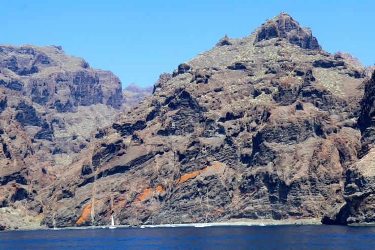 Travelnews.lv ar katamarānu dodas Atlantijas okeānā gar Tenerifes salas piekrasti 309674