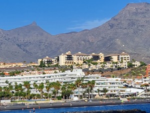 Travelnews.lv ar katamarānu dodas Atlantijas okeānā gar Tenerifes salas piekrasti 15