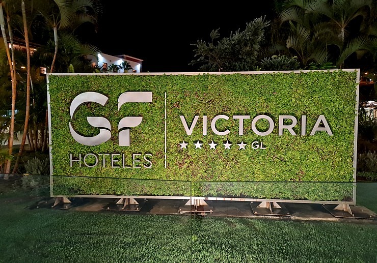Travelnews.lv izbauda vakariņas luksus viesnīcas «GF Victoria Hotel» restorānā 309930