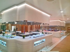 Travelnews.lv izbauda vakariņas luksus viesnīcas «GF Victoria Hotel» restorānā 5