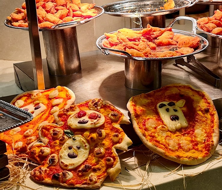Viesnīcas «Rixos Sharm El Sheikh Adult Friendly» ēdienkartē ir gandrīz 500 ēdieni - maize, siltie... 310202