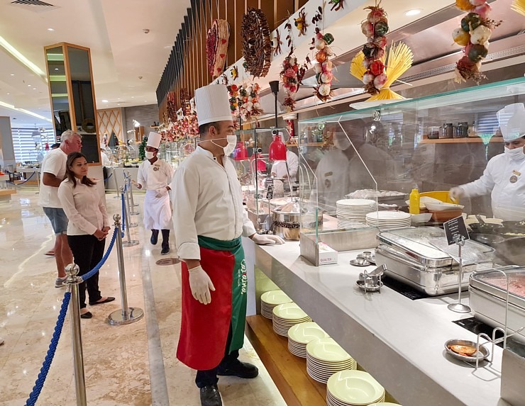 Viesnīcas «Rixos Sharm El Sheikh Adult Friendly» ēdienkartē ir gandrīz 500 ēdieni - maize, siltie... 310194