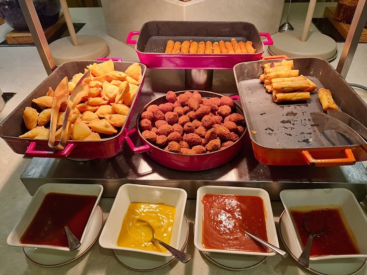 Viesnīcas «Rixos Sharm El Sheikh Adult Friendly» ēdienkartē ir gandrīz 500 ēdieni - maize, siltie... 310224